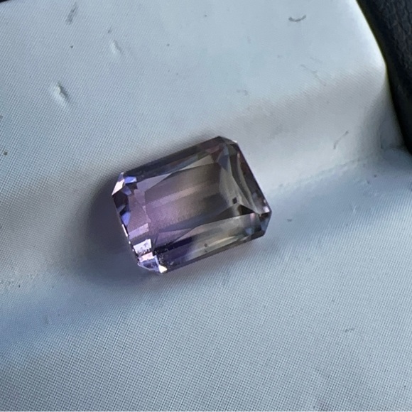 2.6 Cts Natural Bolivian Ametrine - Picture 7 of 17
